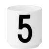 Arne Jacobsen kavos puodelis Numeris 5 baltas dizaino raidynas Arne Jacobsen