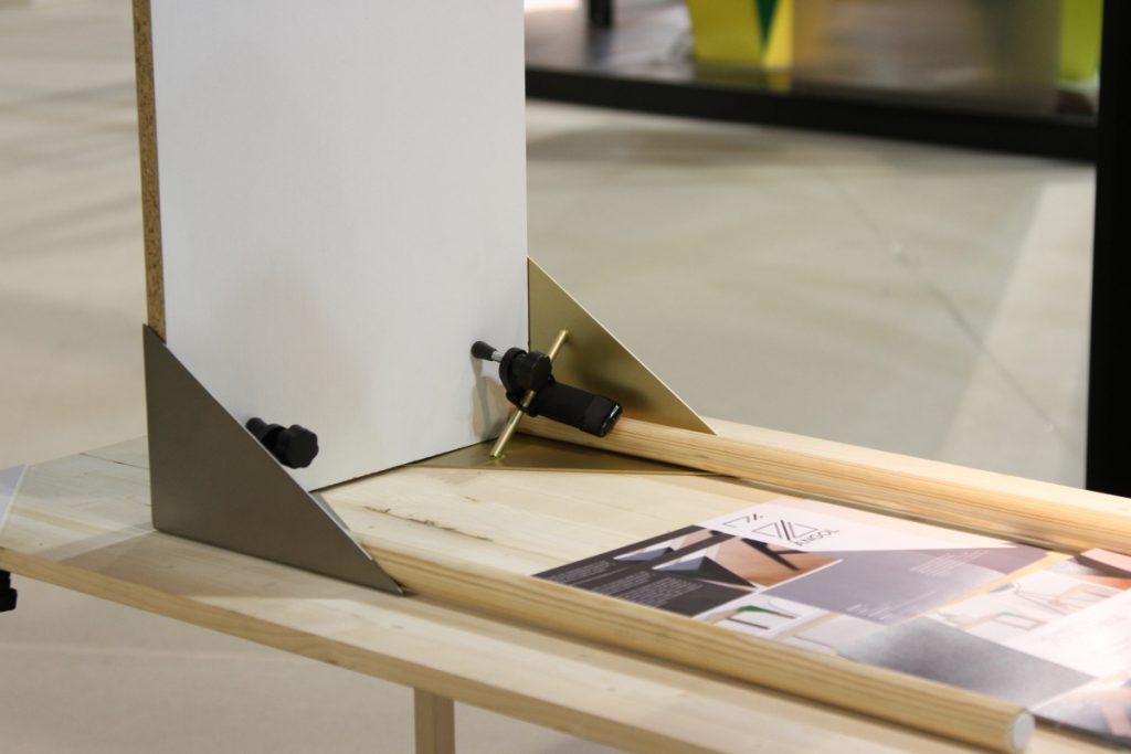 Angol, design: Marco Lorenzi