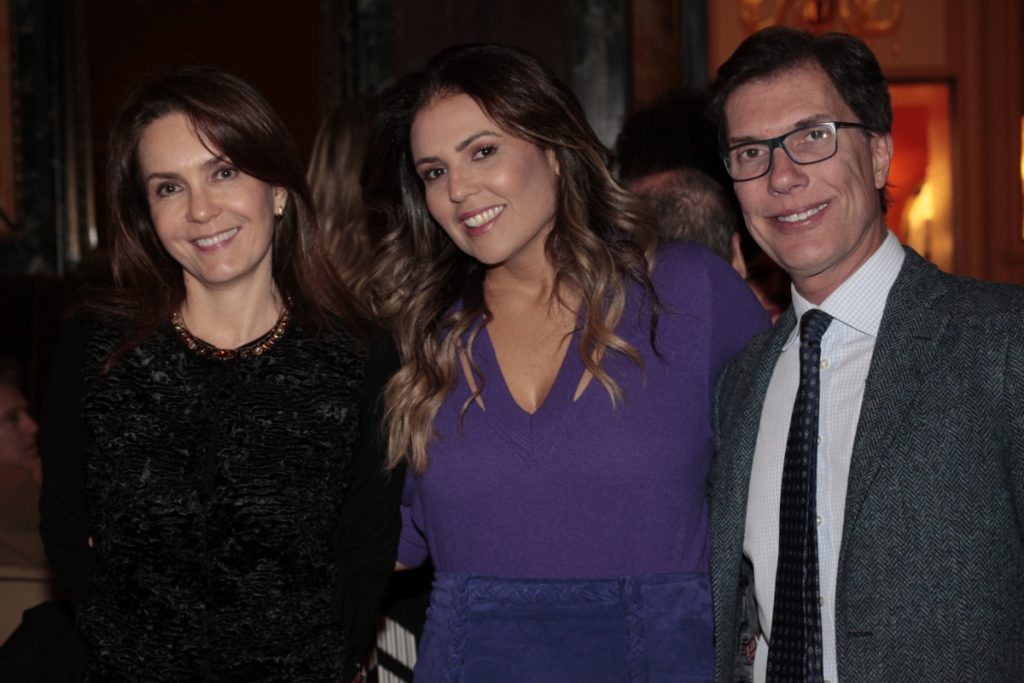 BEATRIZ Y JULIO LARANJEIRA ENTRE LIA PAIVA