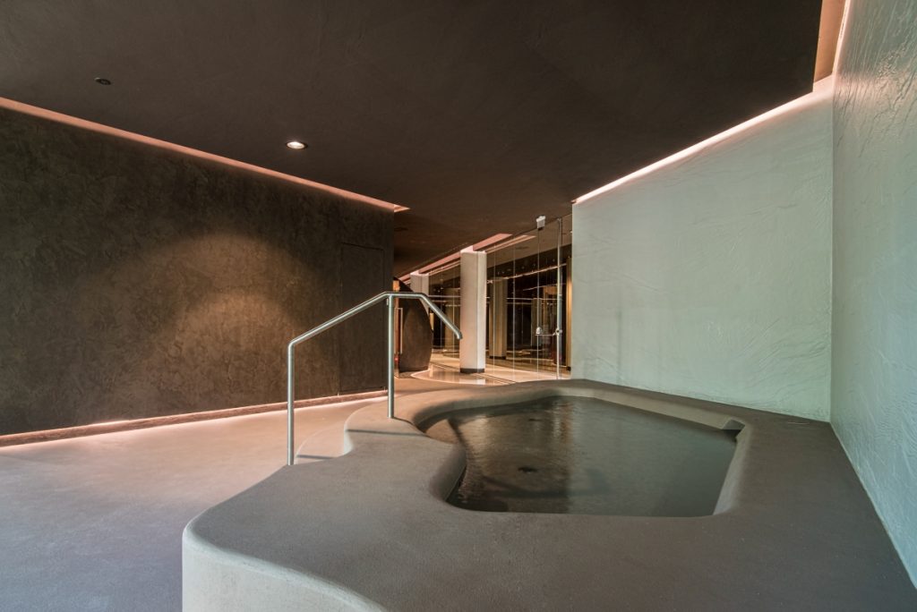 Neró Spa Studio Apostoli, der Kneippweg und das Schwimmbecken